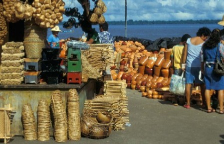 Foto do Mercado Ver-o-Peso em Belém do Pará. Fonte: blog malinche.wordpress.com - "Amazônia, os indíos e eu" 